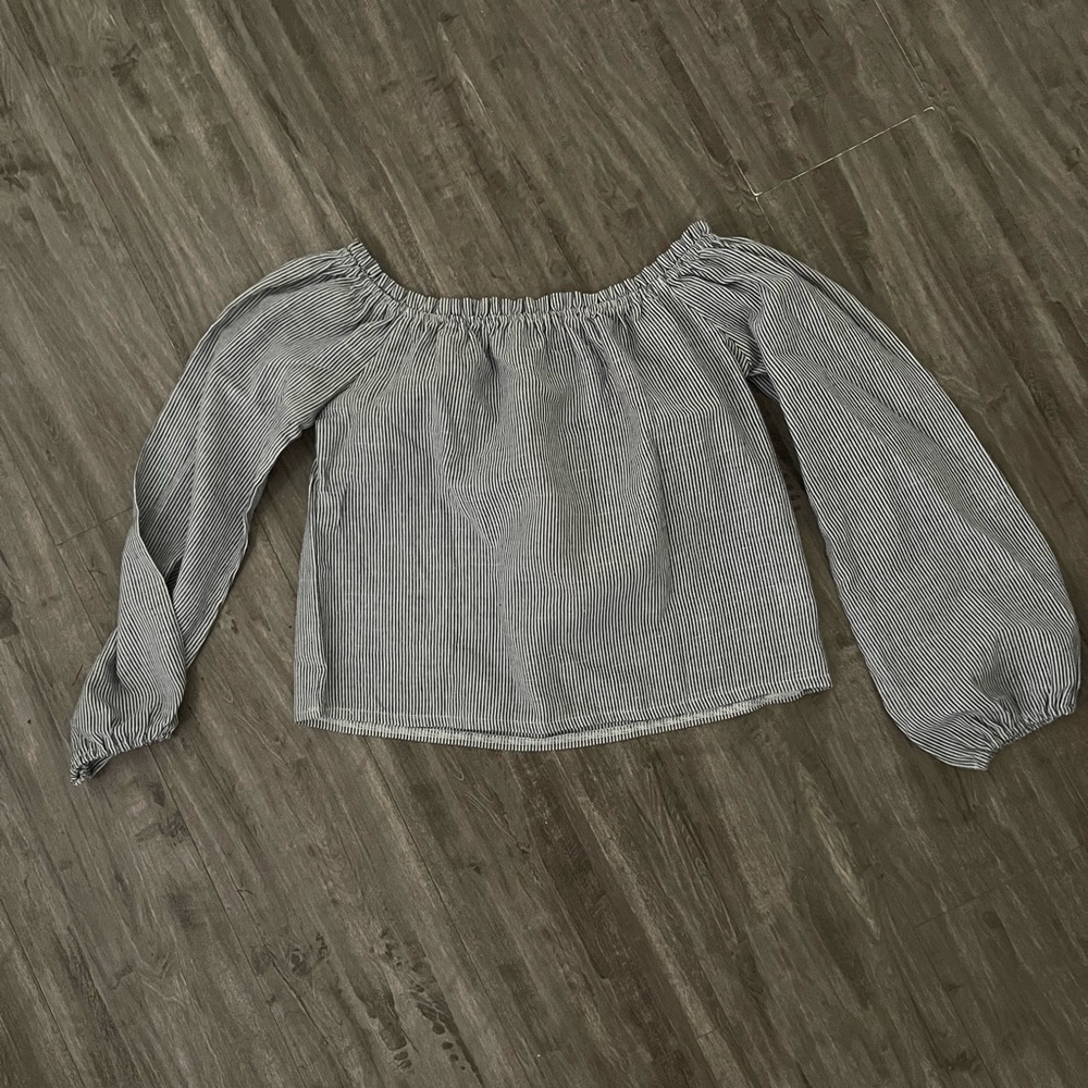 BRANDY MELVILLE OFF THE SHOULDER TOP